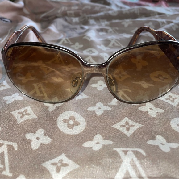 ❤️SOLD❤️ Burberry sunglasses - Picture 3 of 15